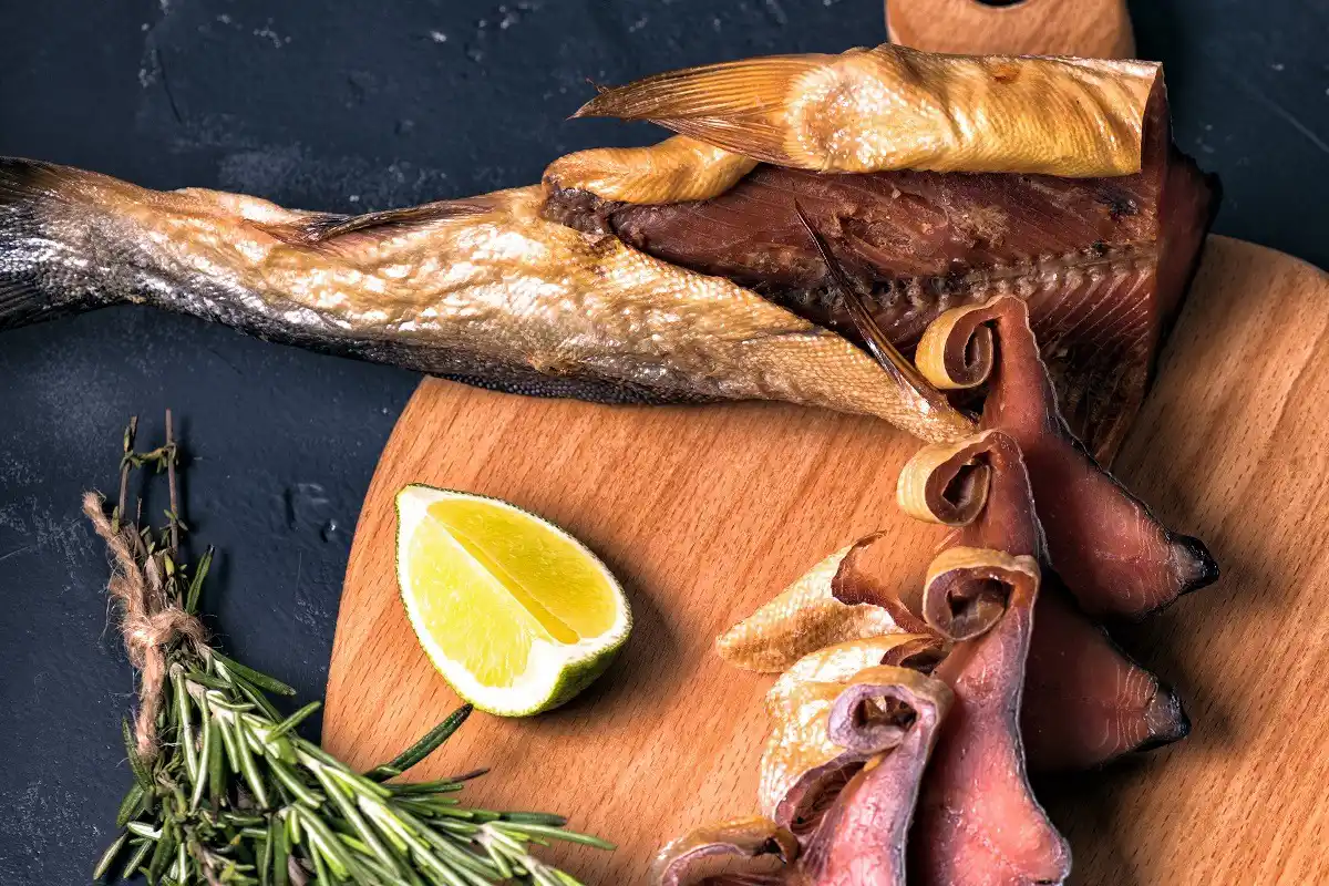 Buckellachs geschnitten, getrocknet & gesalzen – Premium Fisch-Snack | myRibka