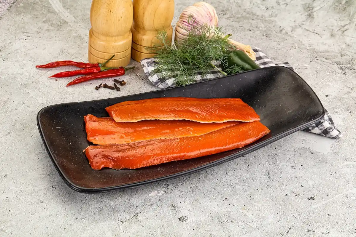 Lachsabschnitte kalt geräuchert – Premium Fischgenuss | myRibka