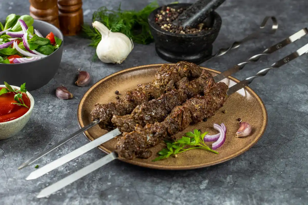Lamm-Schaschlik Knoblauch-Pfeffer – würzig mariniert aus der Keule | mySchaschlik