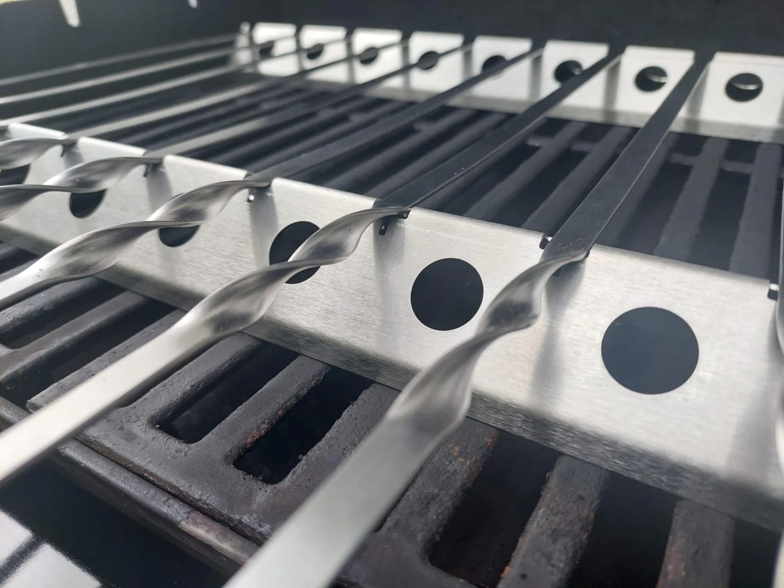 Schaschlik Spießaufsatz für Gasgrill – für 10 Spieße | Aganjok - Image 3