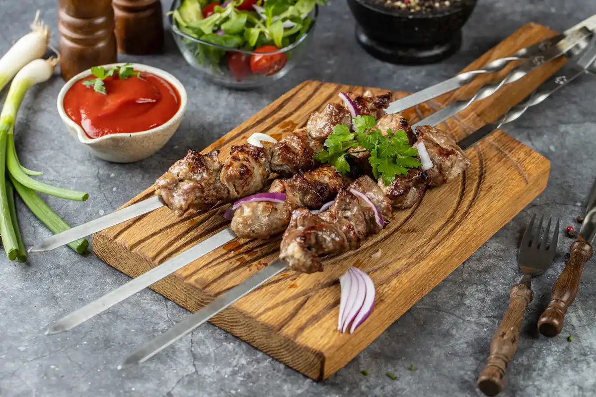 Schweine-Schaschlik Original - Mayonnaise Zwiebel Kräuter Marinade | mySchaschlik
