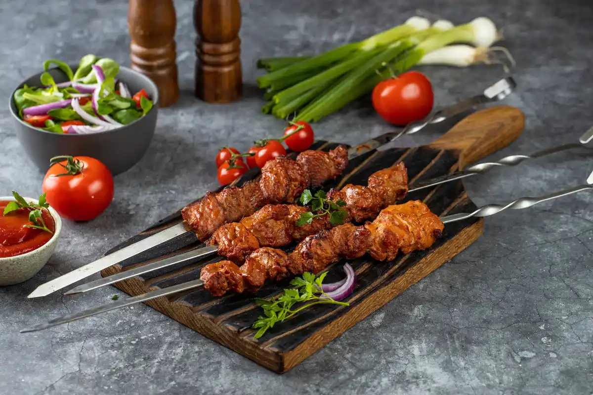 Schweine-Schaschlik Tomate – fruchtige Würze aus Tomate & Paprika | mySchaschlik
